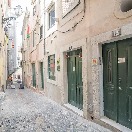 Guestready - Colorful 1br Apt - 15 Mins To Castelo De S Jorge شقة *