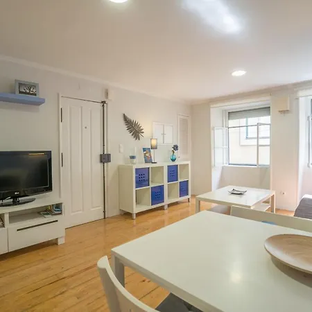 Апартаменты Guestready - Colorful 1br Apt - 15 Mins To Castelo De S Jorge Лиссабон
