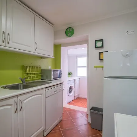 Guestready - Colorful 1br Apt - 15 Mins To Castelo De S Jorge ליסבון